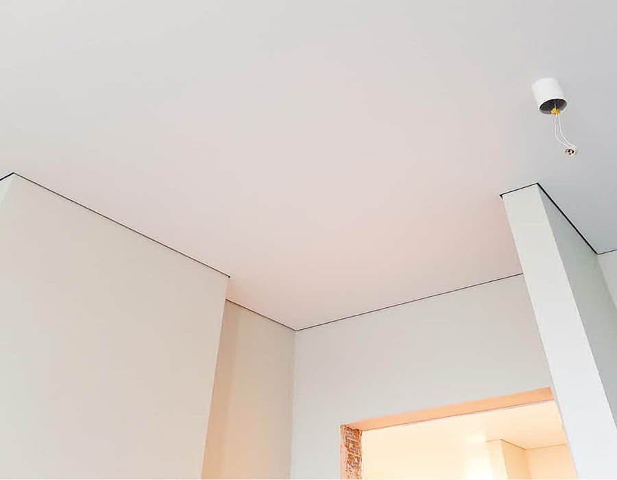 натяжной потолок с теневым профилем